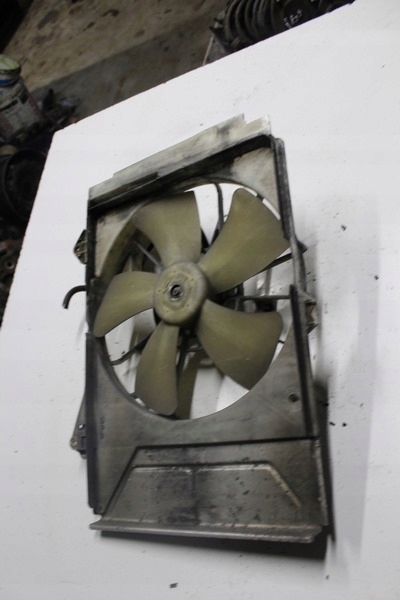 фото №1, Toyota yaris i 3d 04 вентилятор радиатора