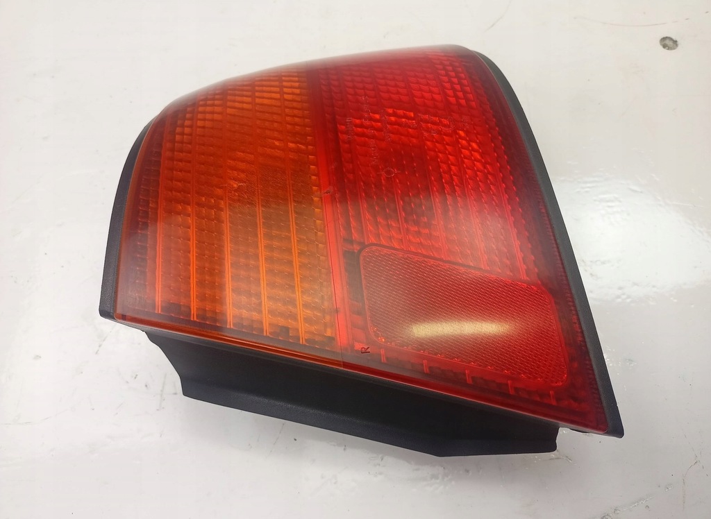 фото №7, Лампа права задня nissan primera