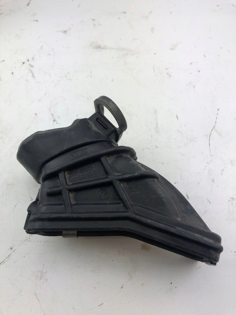 фото №1, Ford focus mk3 соединитель воздухозаборник воздуха 1050706s01