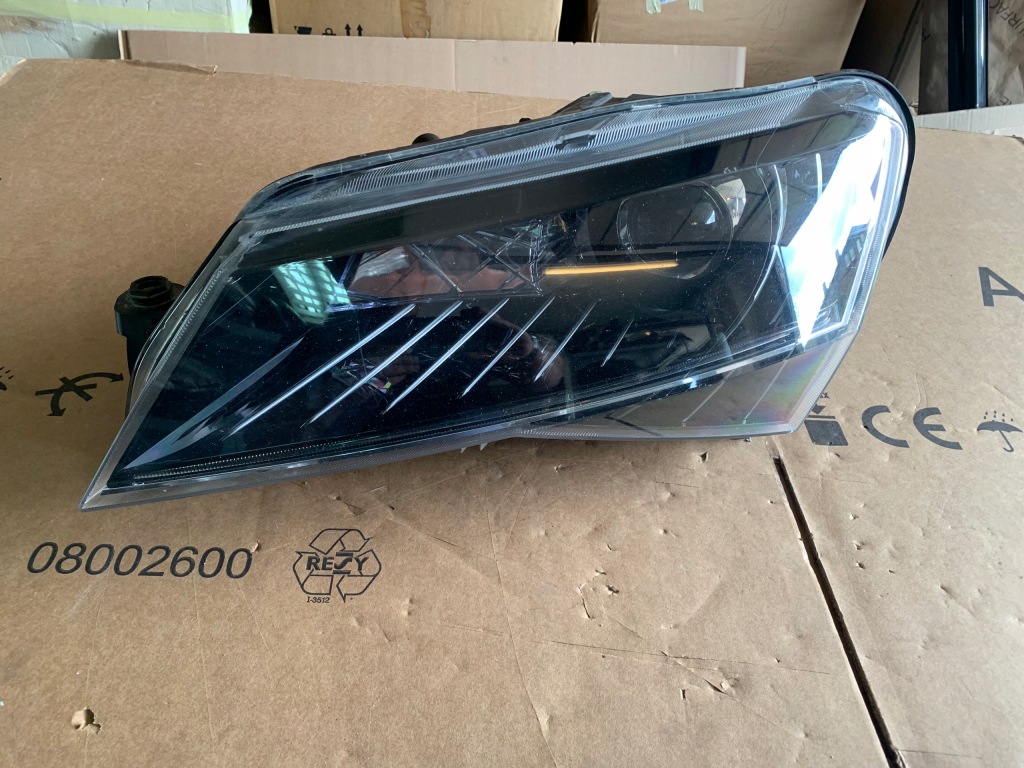 фото №1, Bi ксенон led skoda superb iii 3v1941015a