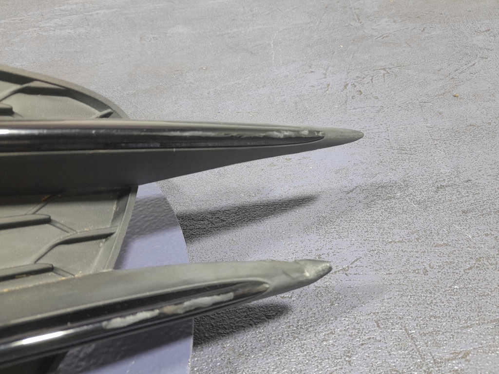 Mercedes a35 w177 молдинг решётка бампера перед правая a1778858600 с Разборки