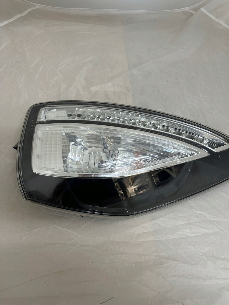 Фара правый  задний  задняя led mazda 5 sport Недорого