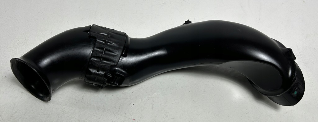 фото №3, Шланг труба воздуха vw touareg ii 7p6129609a