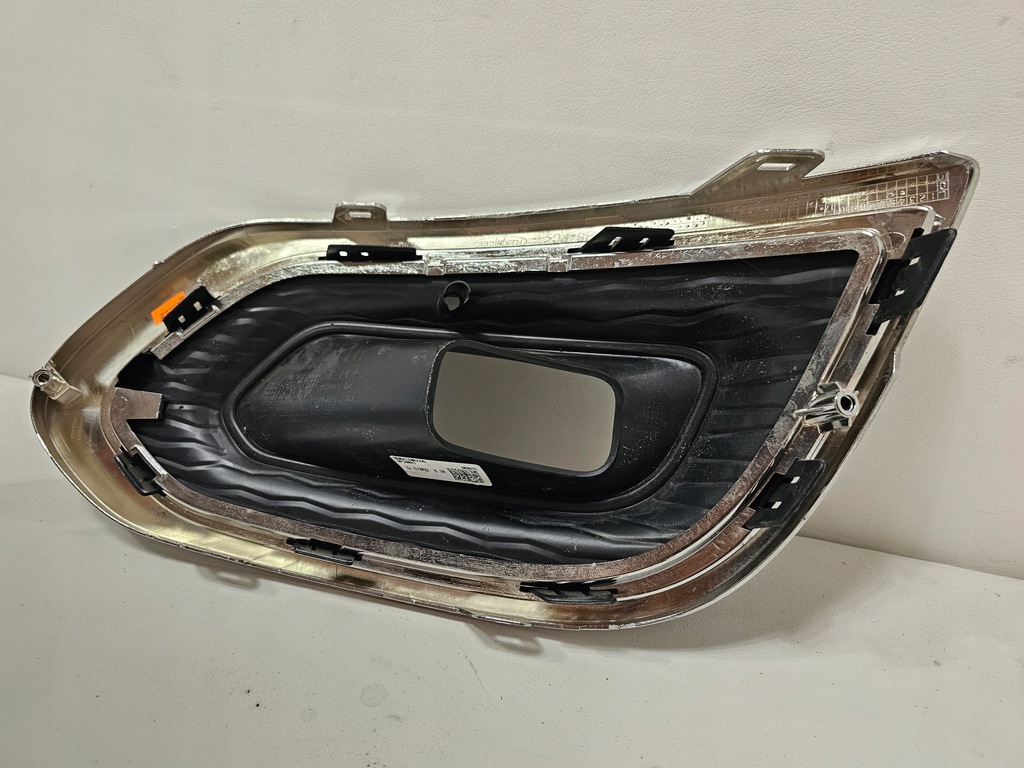 фото №8, Renault оригинальный номер 261a30096r решётка бампера