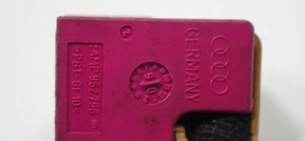 фото №9, Колодка соединитель штекер коричневый różowa audi 4a0972603