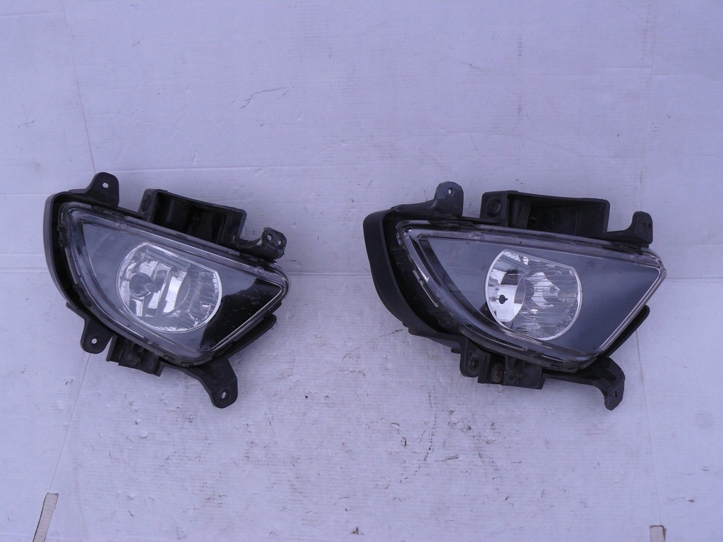 фото №1, Hyundai i30 i lift 09-12 рамка противотуманная фара правый