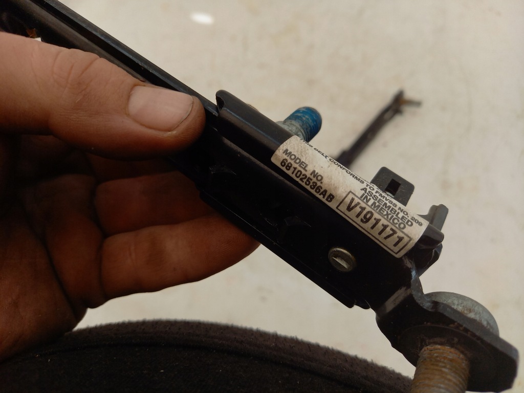 фото №4, Повзунок регулювання висоти поперечина alfa romeo stelvio