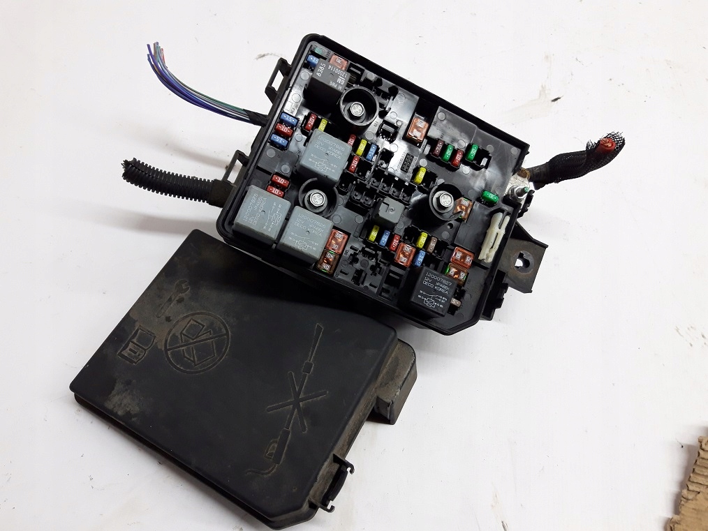 фото №1, Corsa e 14-19 1.4 корпус корпус предохранителей