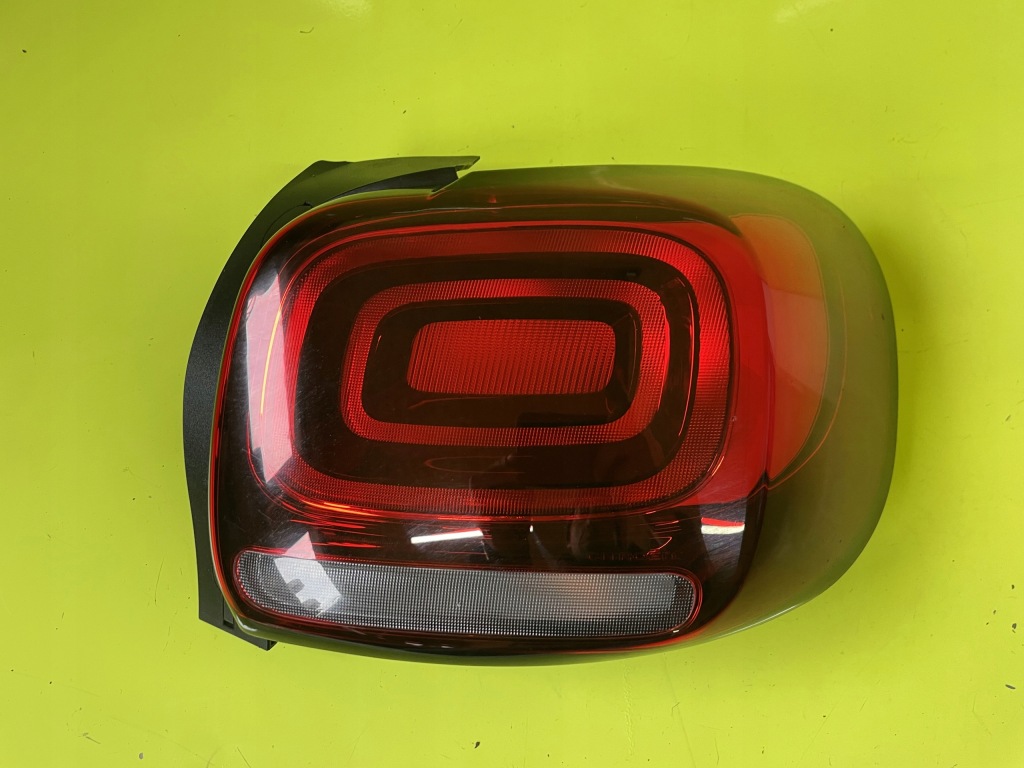 Купити Лампа правий задній pt citroen c3 aircross 18r