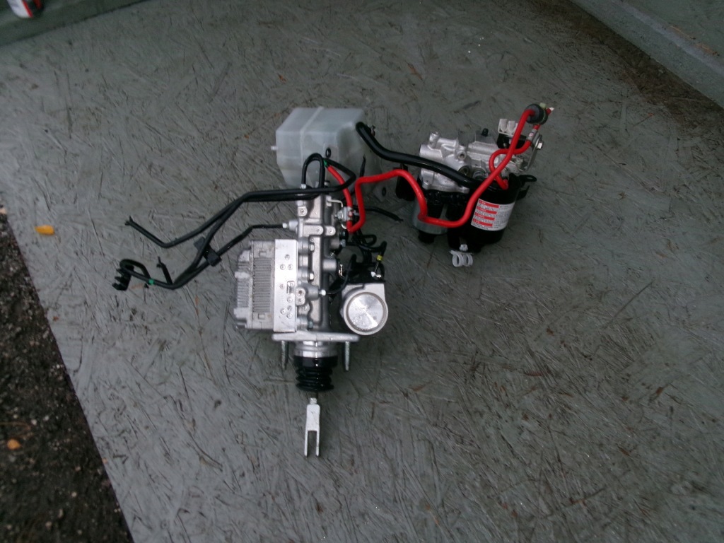 Toyota rav4 iv гибрид насос abs Доставка