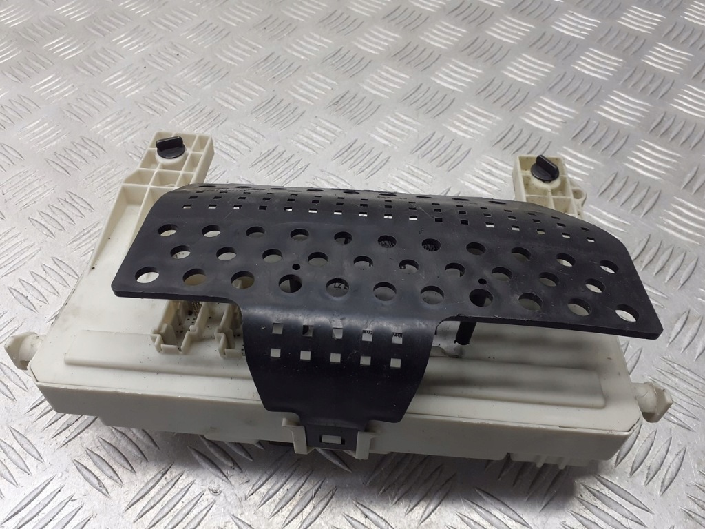 Купити Коробка запобіжників ford focus mk2 1.6 7m5t-14a073-bb