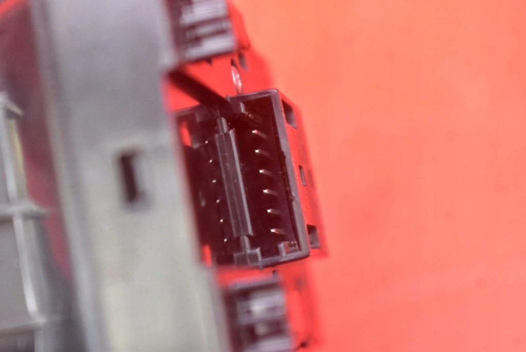 фото №8, Панель керування вікон eu 1081037-01-f tesla model 3 17-21