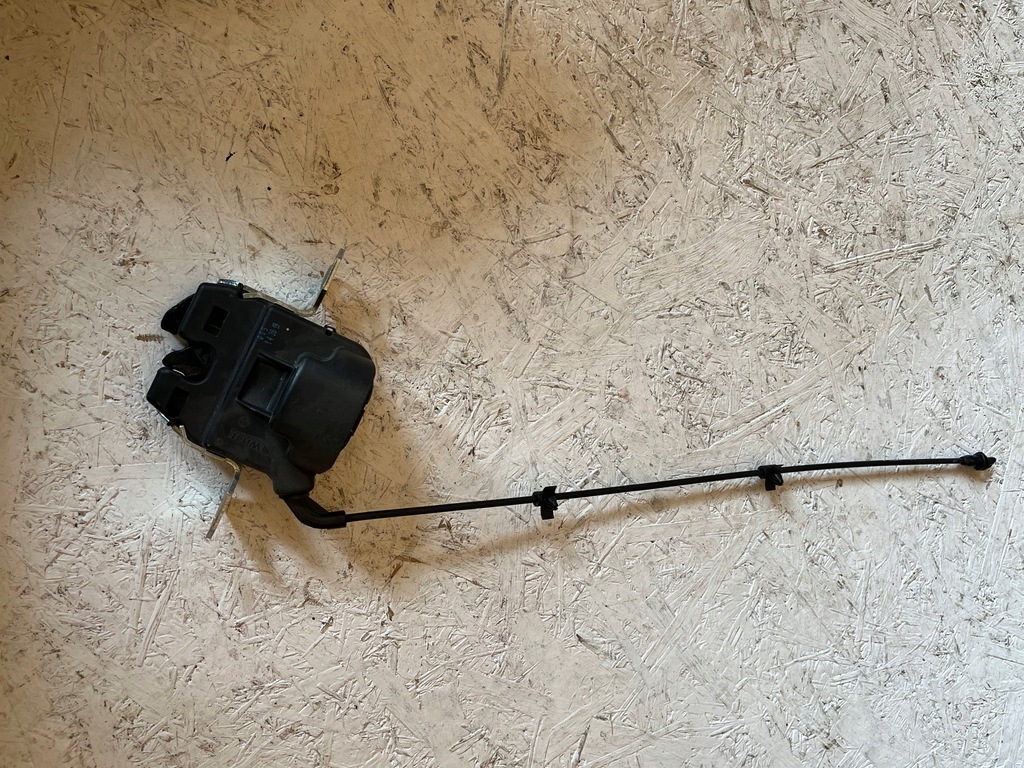 фото №1, Замок защёлка сиденье задняя mercedes w205