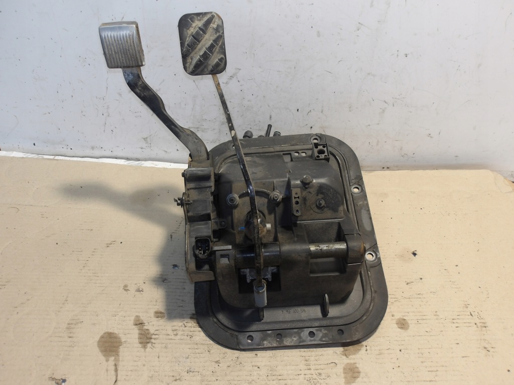 фото №1, Педаль тормоза i сцепления renault premium 7421401099