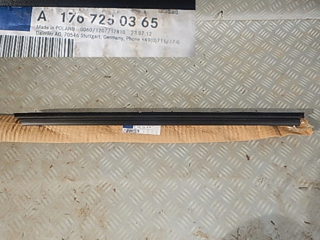 фото №1, Mercedes a w176 молдинг прокладка двері a1767250365