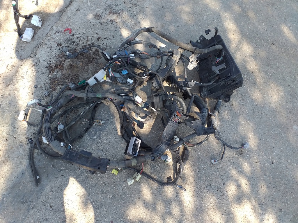 фото №1, Toyota prius plus жгут коробка предохранителей