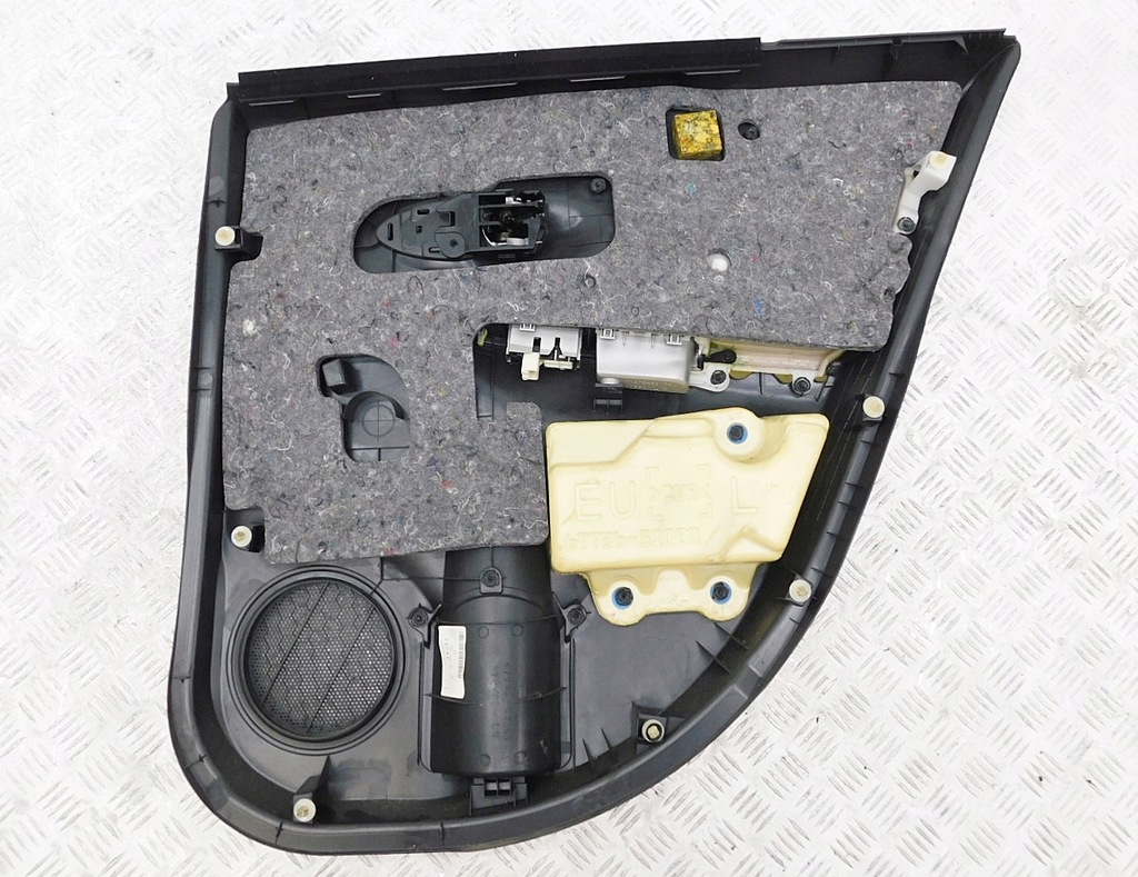 фото №9, Обшивка левый правый перед задняя - toyota urban cruiser