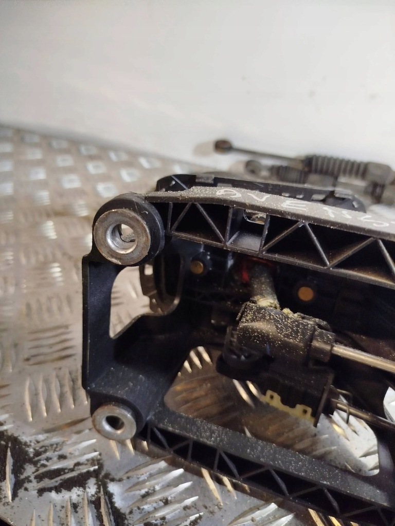 фото №9, Toyota avensis t250 2006 домкрат перемикання передач / верхній