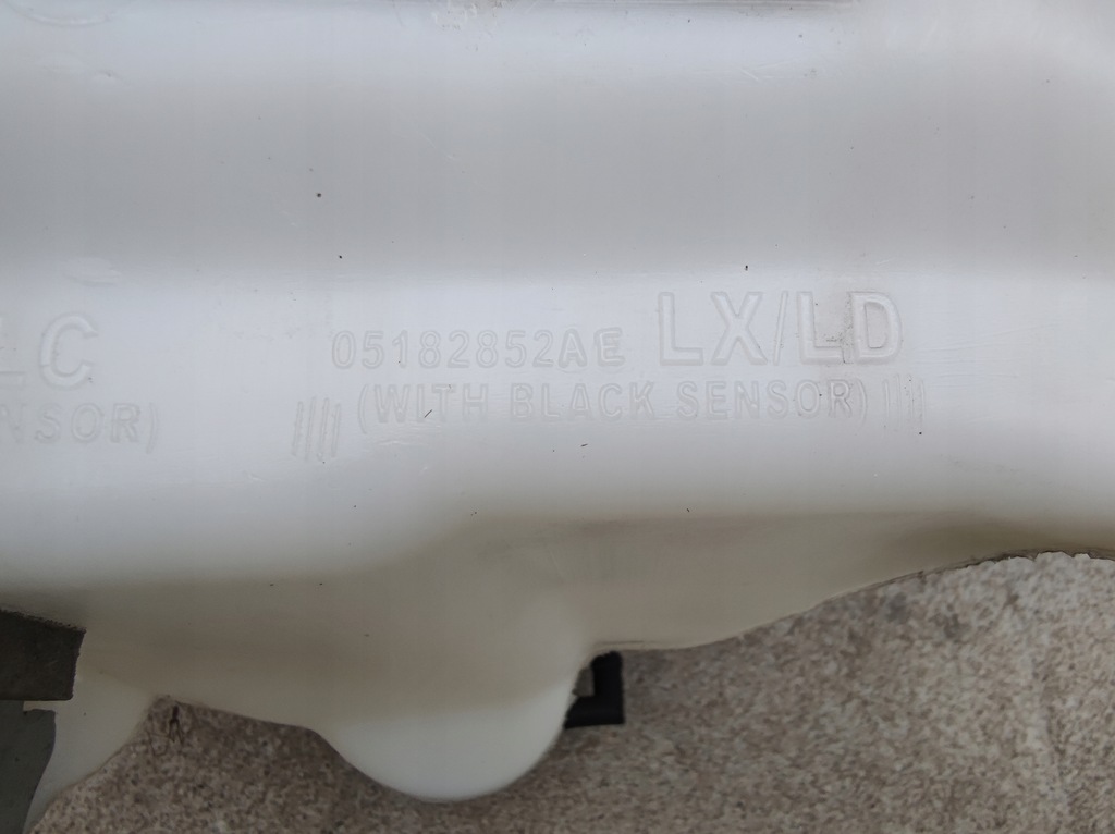 фото №6, Dodge challenger charger бак do омивача