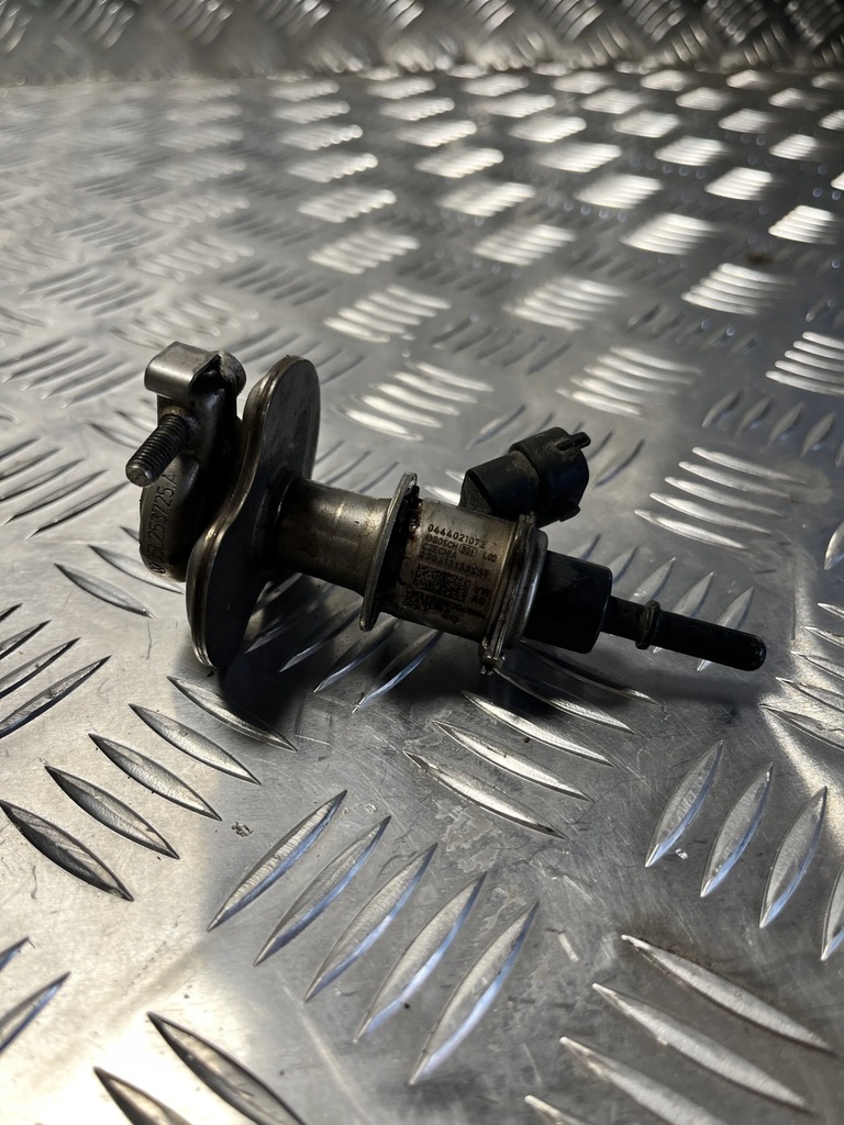 фото №1, Инжектор adblue vw t-roc 17- 2.0 tdi 0444021072