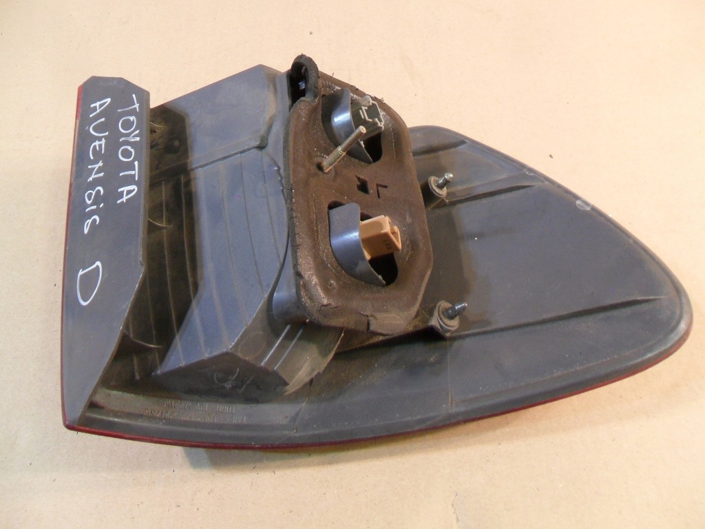 фото №11, Toyota avensis verso лампа задняя правая