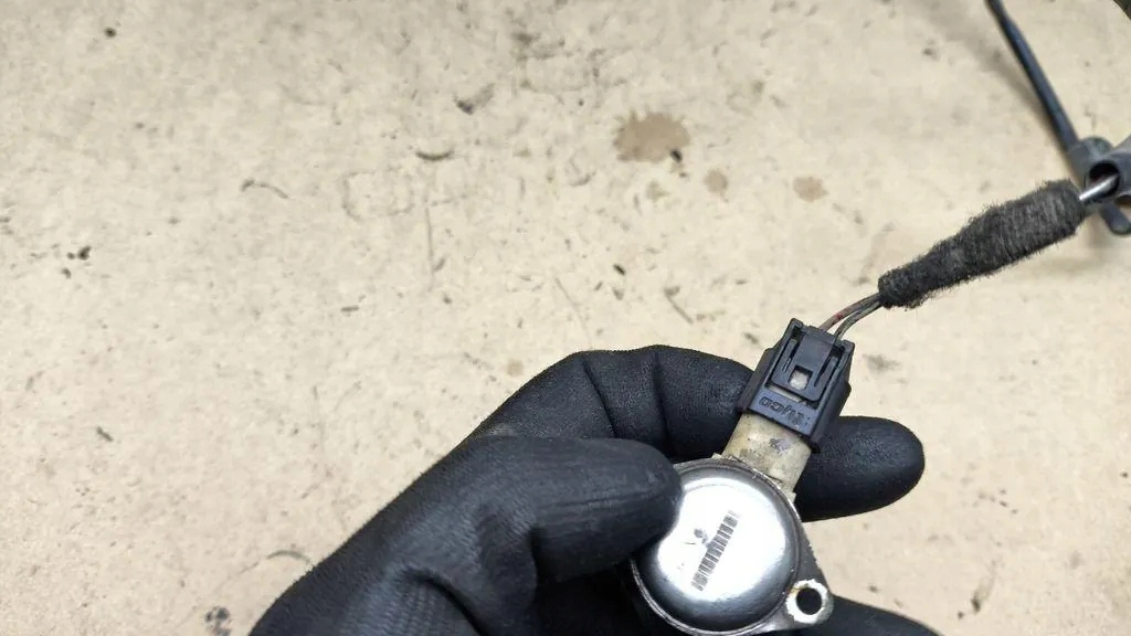 Купити Клапан електромагнітний bmw 7 e65, e66, e67 01844484 3.0l дизель 170kw 2007