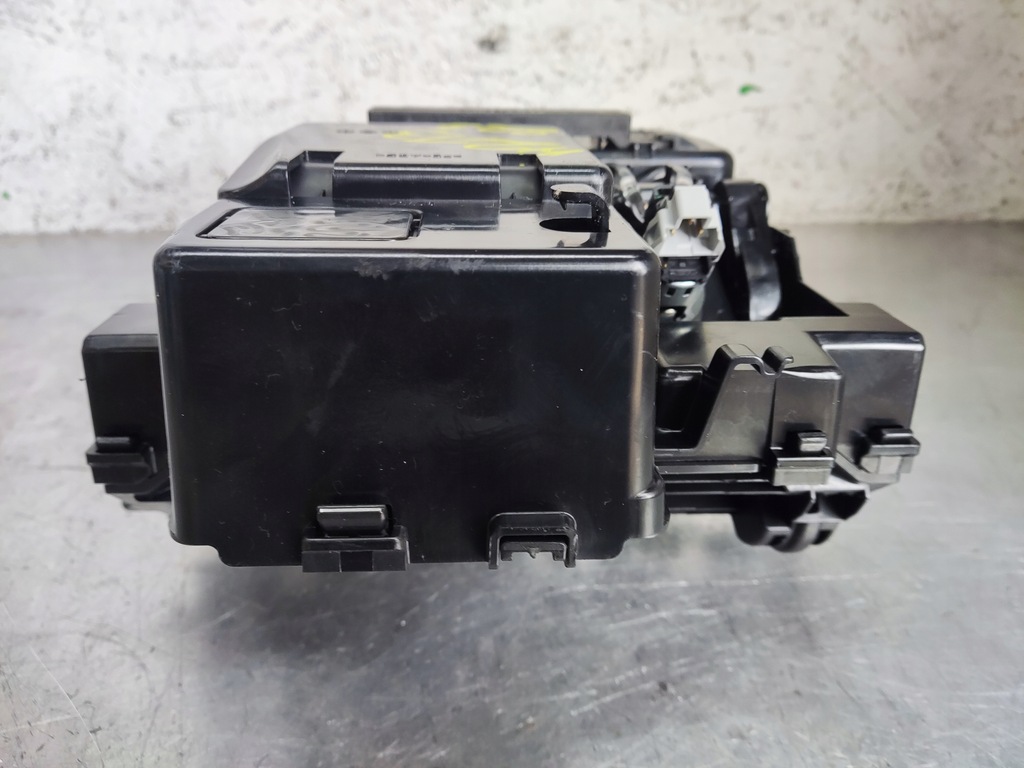 фото №10, Mercedes e klasa w213 бардачок кронштейн na кружки прикуриватель a2136806500