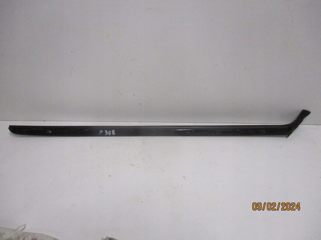 фото №13, Молдинг стекло лобовое peugeot 308 t10 98355044 левая