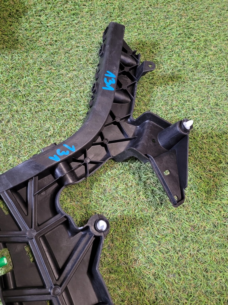 фото №7, Volvo v60 напрямна бампера кронштейн задня 32390722