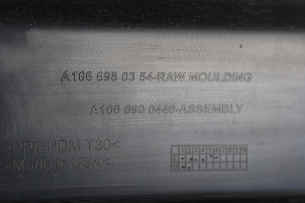 Направляющая порог правая ml w166 a1666980354 Киев