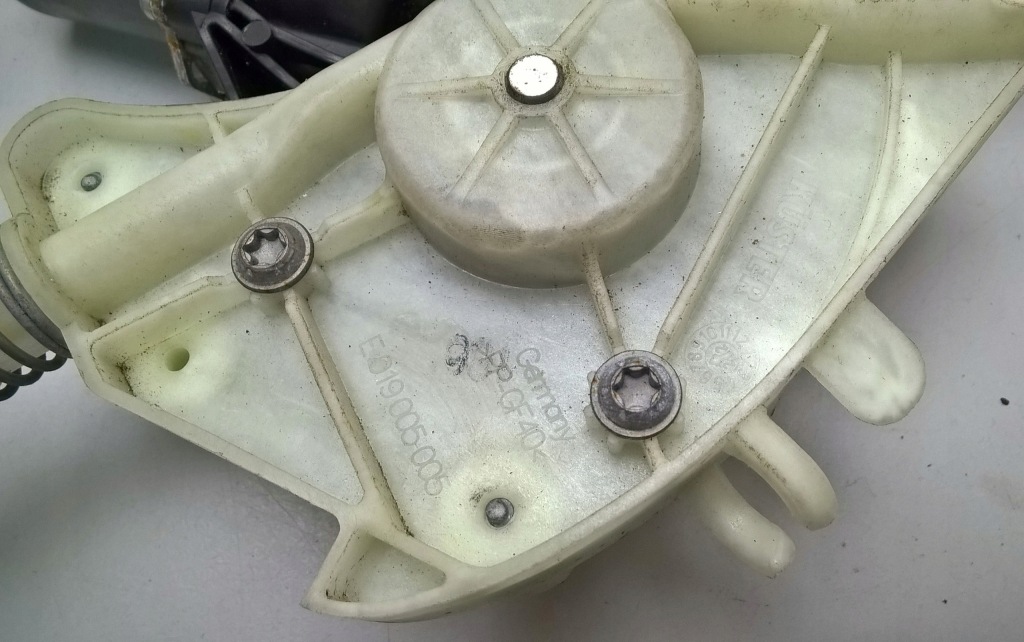 Maserati levante gts modena s подъемник стекло дверь левый задний  оригинальный номер 670176159 с Разборки