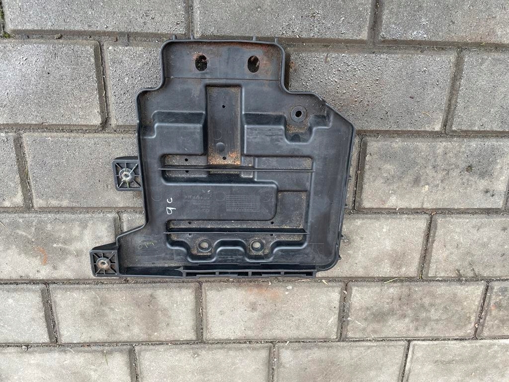 фото №1, Hyundai i20 08 - основание аккумулятор