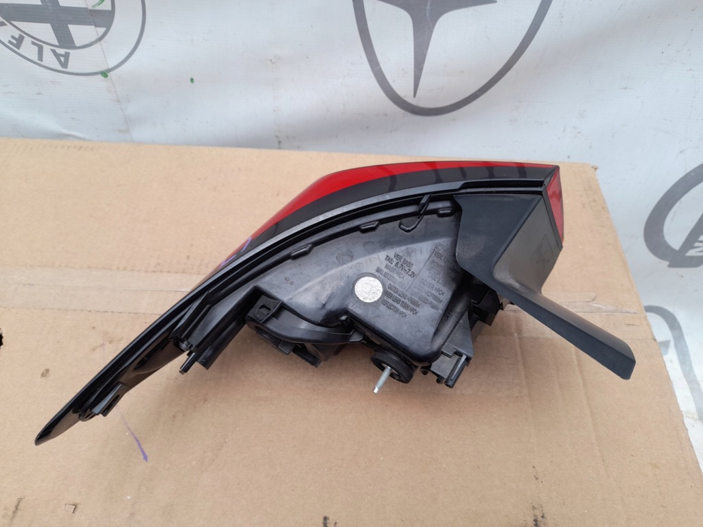 фото №3, Opel astra k v лампа права задня