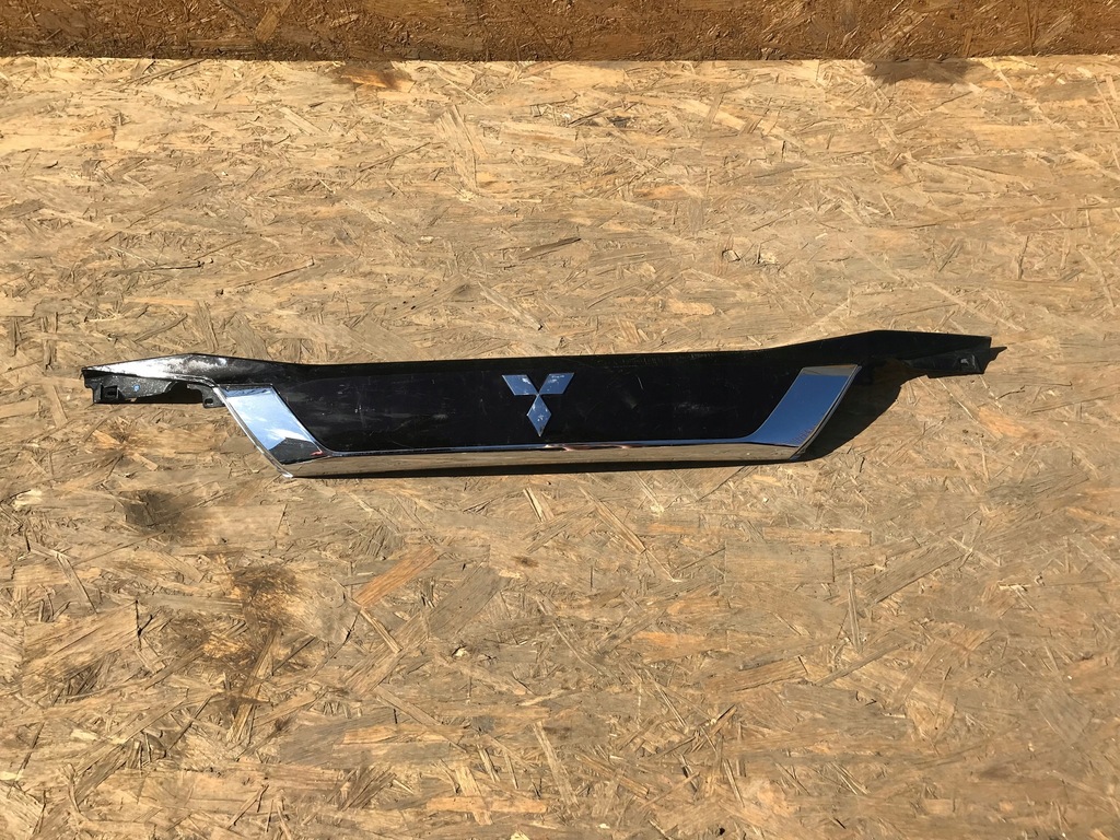 фото №1, Накладка кришки mitsubishi outlander iii lift