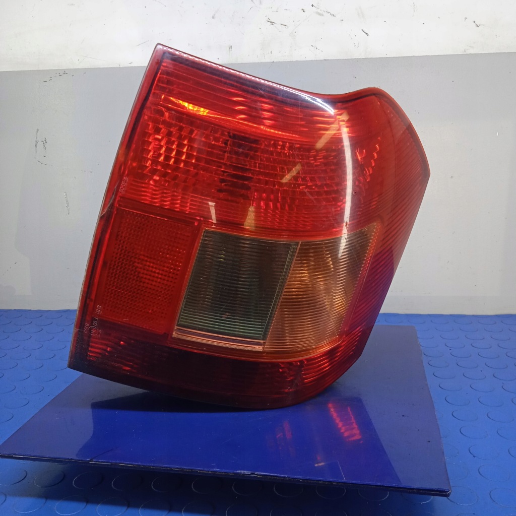 Купить Toyota corolla e12 5d лампа правая задний