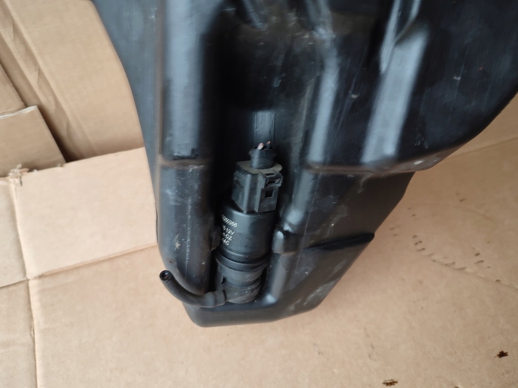 фото №6, Chevrolet оригінальний номер 13260579 бак розпилювача