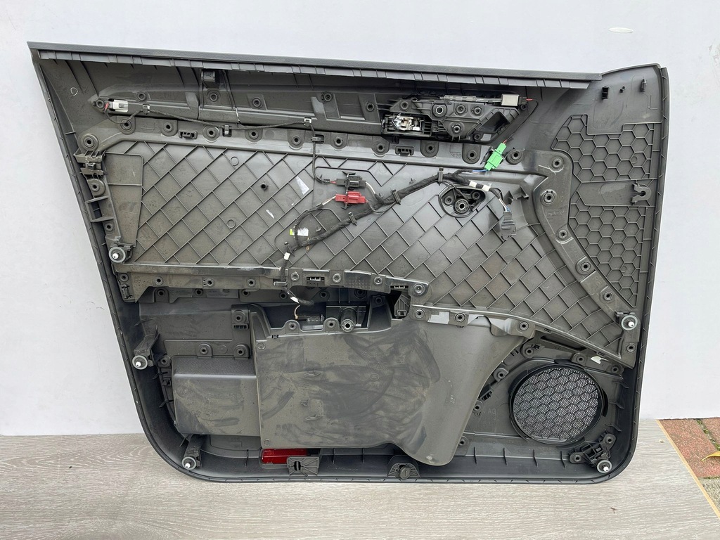 фото №4, Оббивка обшивка правий перед vw t-roc lift 2022r