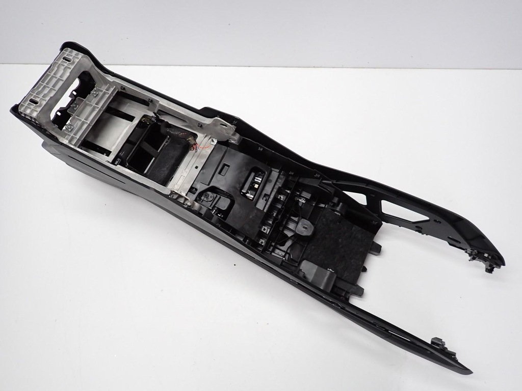 фото №11, Тунель підлокітник зарядний пристрій роз'єм usb europa audi e-tron 4ke 22r