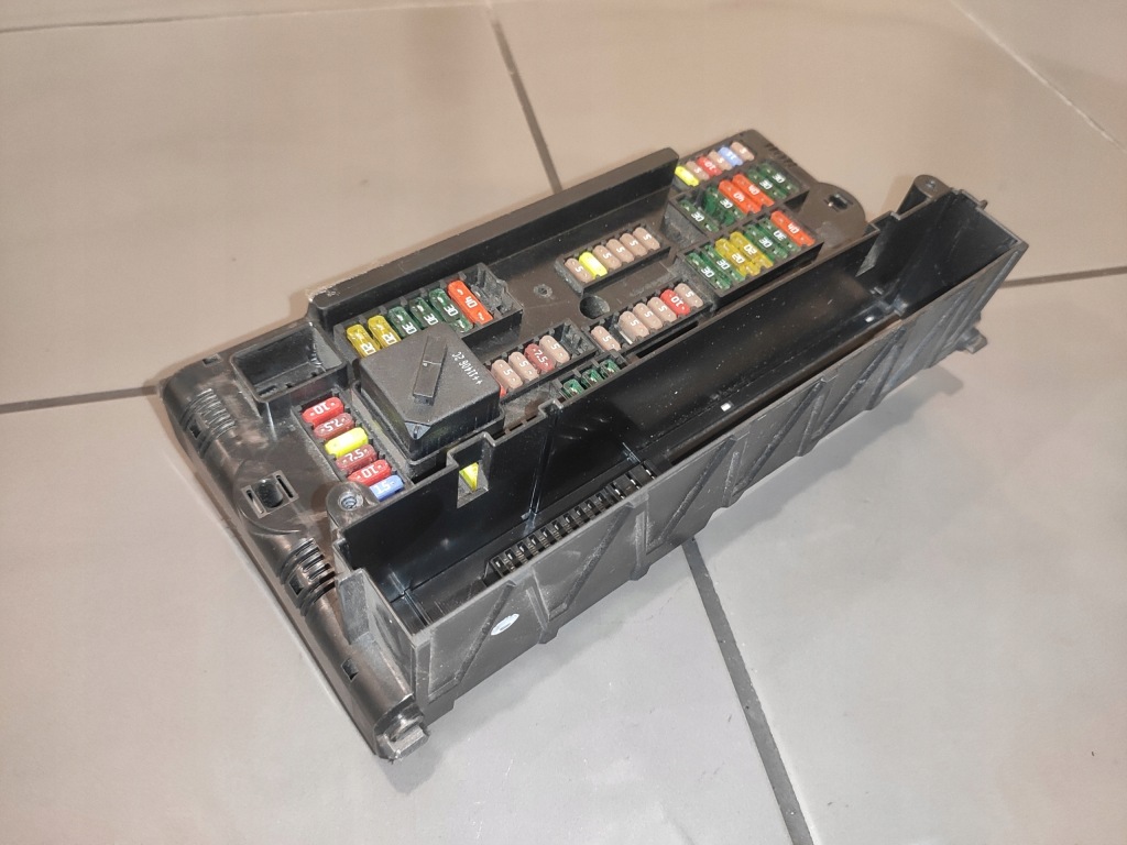 фото №1, Bmw 7 f01 f02 f10 f11 модуль коробка предохранителей 9252815