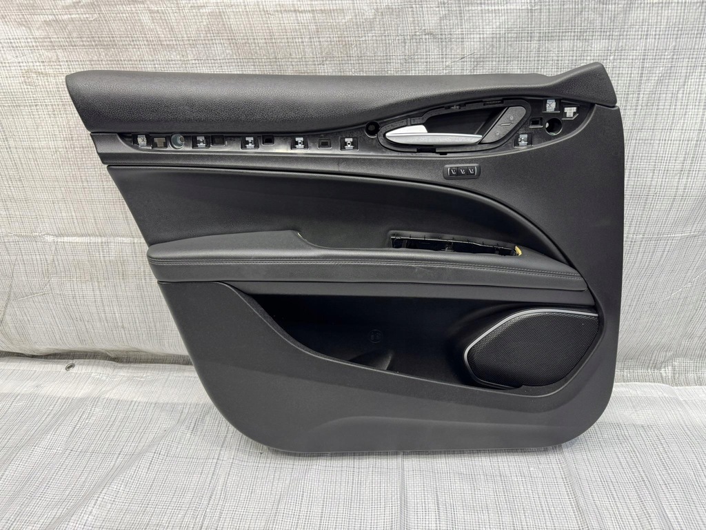 фото №1, Обшивка дверь левый передний alfa romeo stelvio