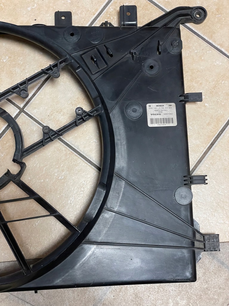 Volvo s60 v70 2.4 d5 вентилятор радіатора 30647253 Зі Шроту