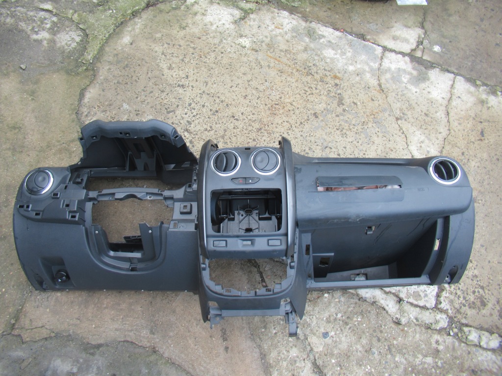 фото №1, Dacia duster i lift приборная панель консоль приборная панель 2015 r.