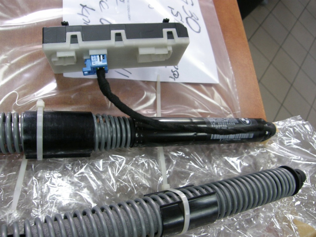 фото №10, Амортизатори кришки багажника bmw 5 g30 + модуль bmw