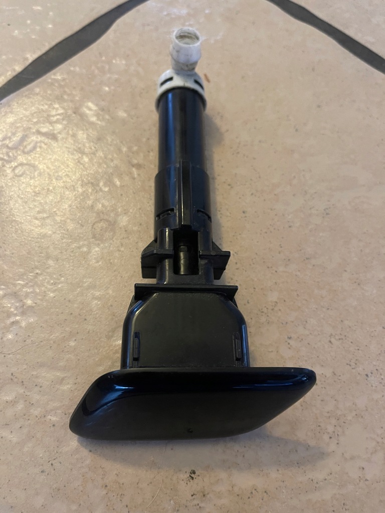 фото №1, Infiniti qx56 омыватель лампы оригинал левый