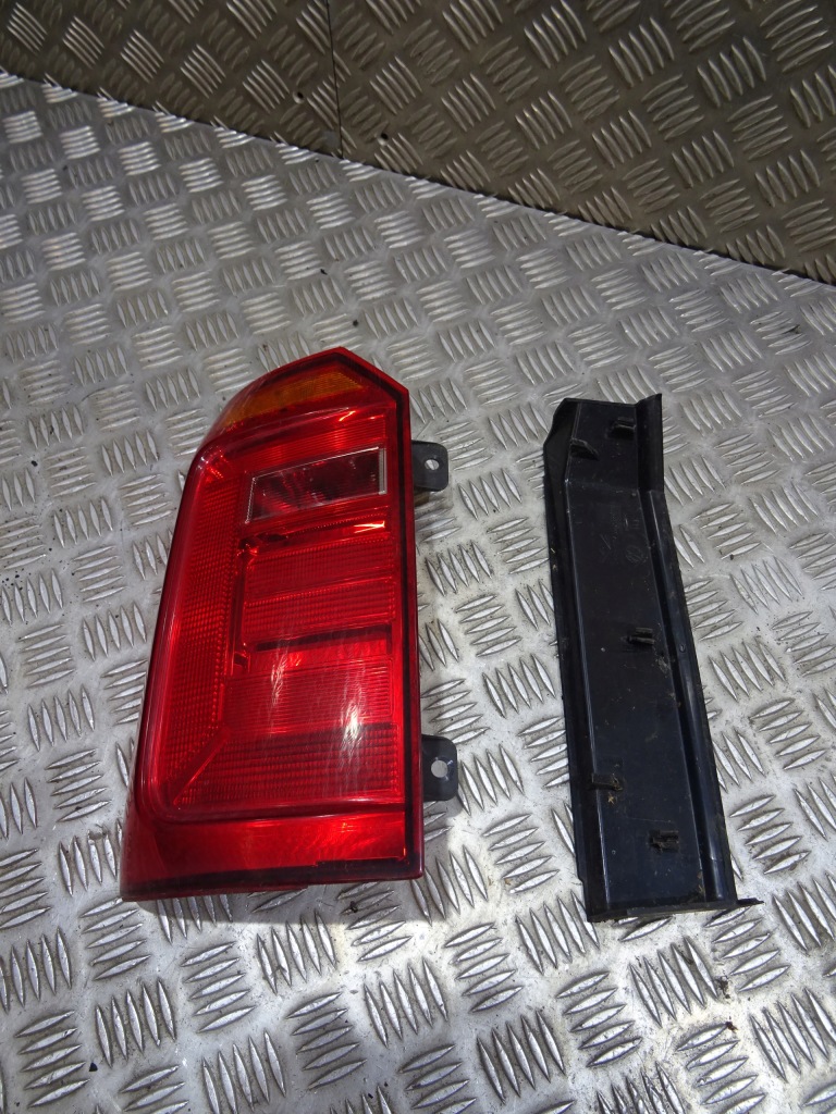 фото №1, Vw caddy 2k5 левая задняя лампа 2k1945095n