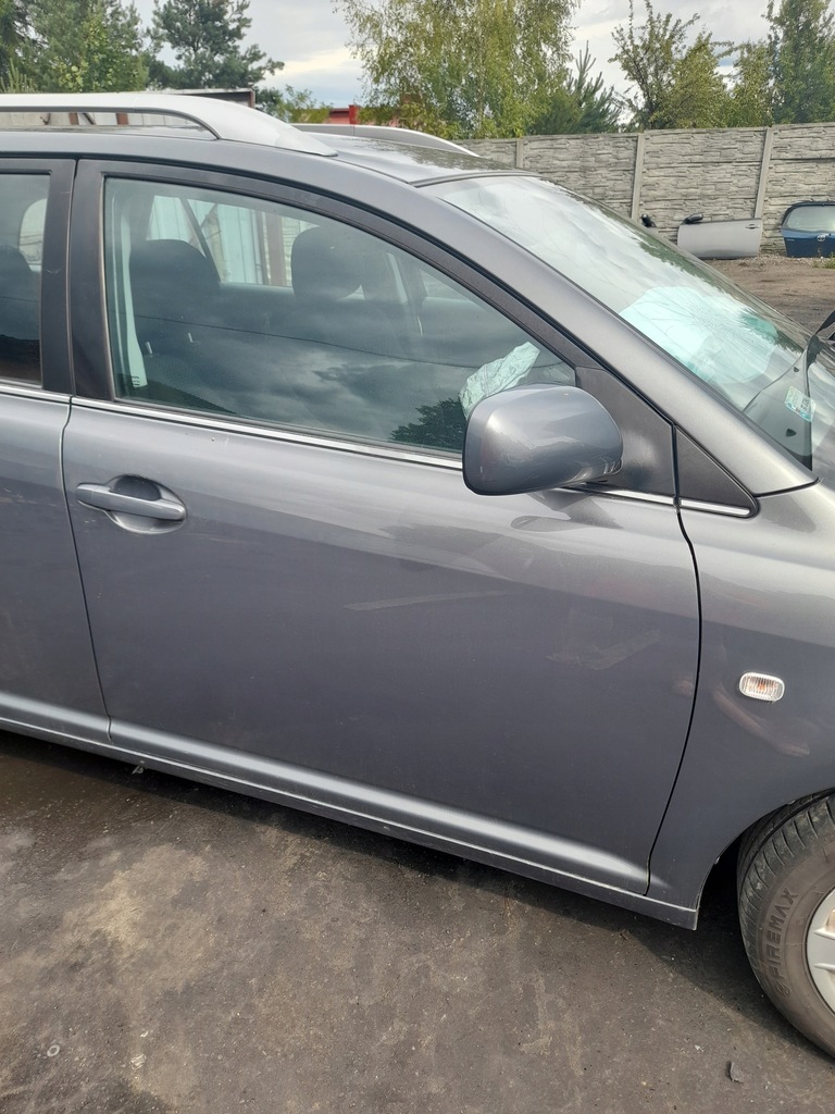 фото №1, Toyota avensis t25 kod 1e5 двері правий перед kombi