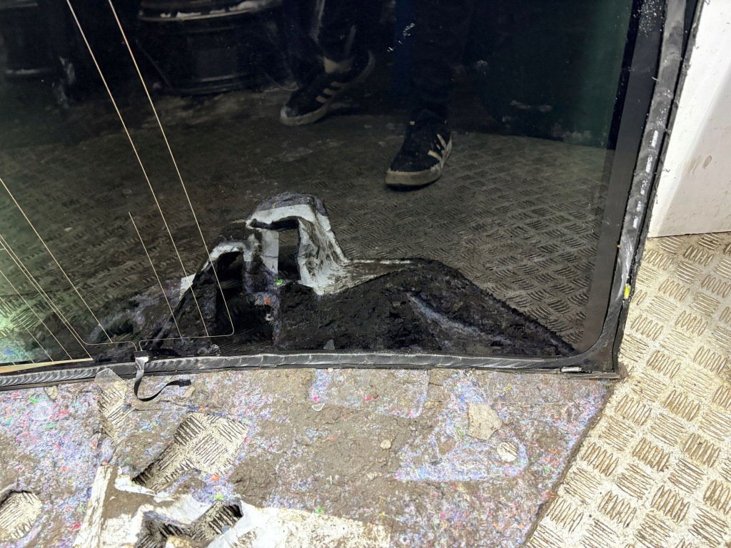 Стекло задняя tesla model 3 Цена