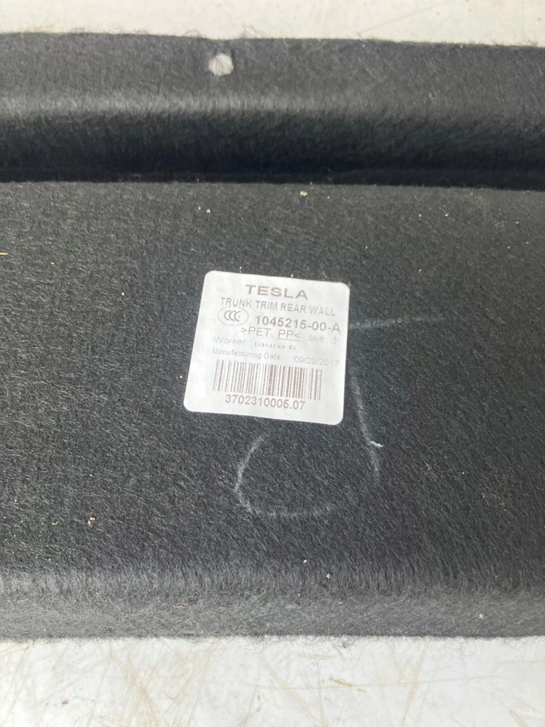 Обшивка багажника 1045215-00 tesla model s Оригінал
