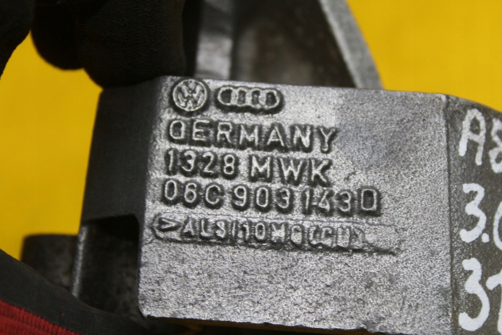 Кронштейн генератора a6 a8 d3 3.0 asn 06c903143d Недорого