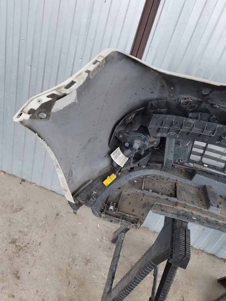 Бампер перед передний renault clio 3 рестайлинг  2009-2012 8200799935 195 Оригинал